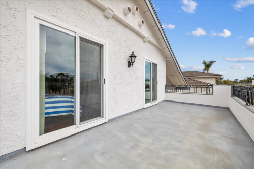 Spacious Coastal Coliving Retreat in Tranquil Pacific Sands Deane