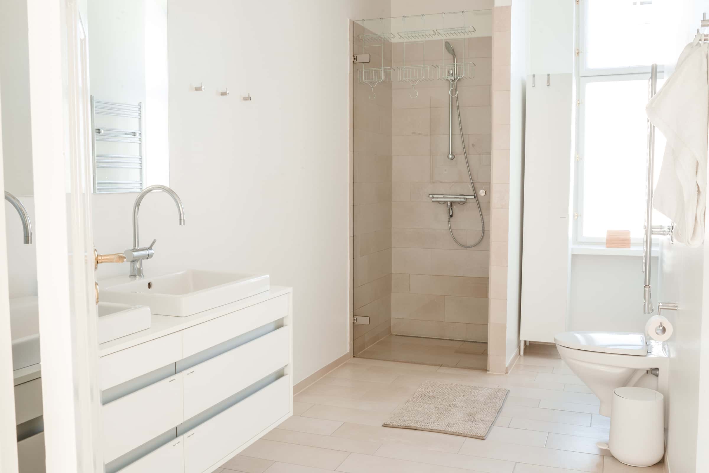  6 Bedrooms - 2 Bathrooms  -  Square Room 2 Mighty+  - Gallery -  12