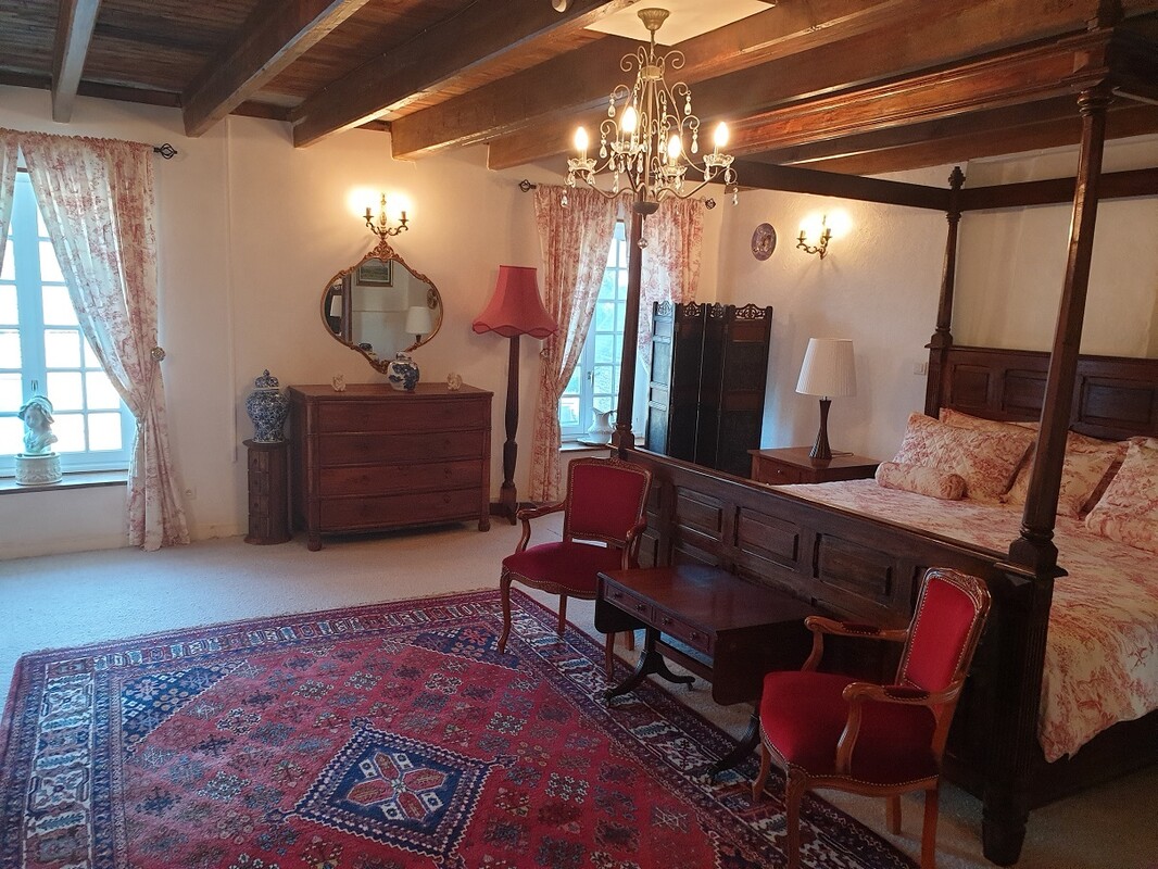 Red Room(Full Room) - Maison Saint James - Gallery - 1