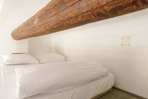 (33c) Charming Mezzanine Studio near Provençal Market AC free parking