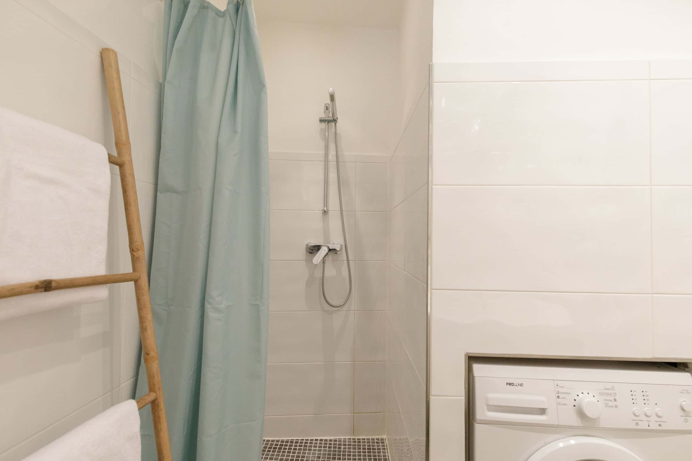  Studio  -  (33c) Charming Mezzanine Studio near Provençal Market AC free parking  - Gallery -  3