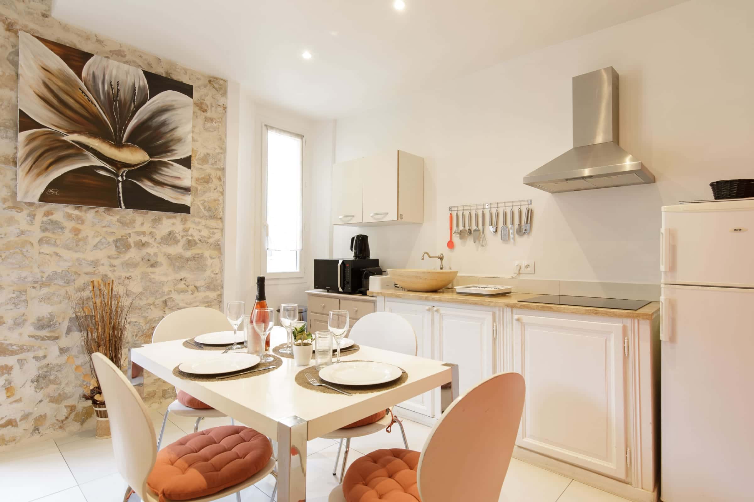  Studio  -  (33c) Charming Mezzanine Studio near Provençal Market AC free parking  - Gallery -  9