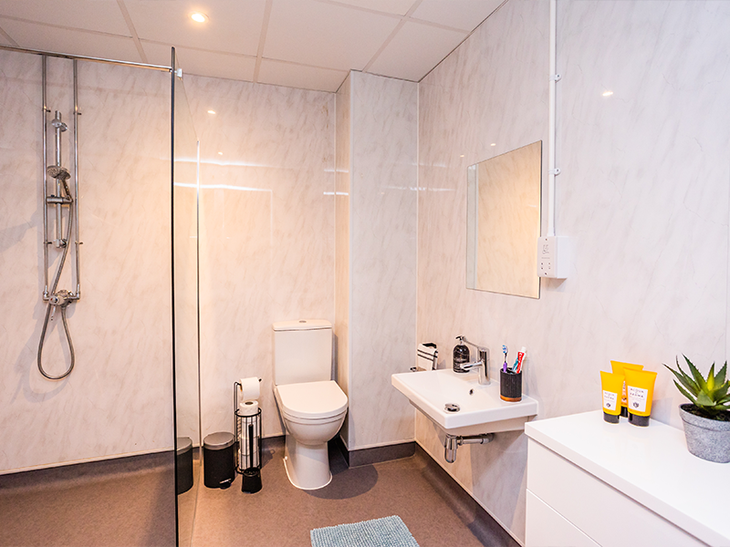 Grand Ensuite - Rivermead Islands - Gallery - 1