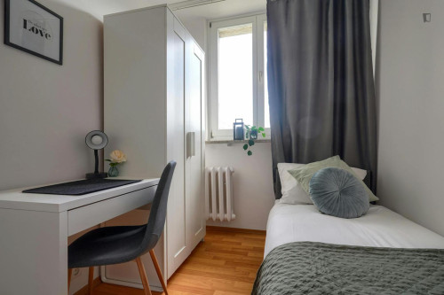 Neat and cosy single bedroom near the Rondo ONZ metro