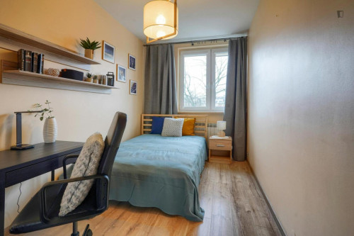 Modern single bedroom near Rondo ONZ metro station