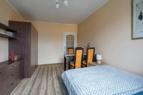 Bright single bedroom near Rondo ONZ metro station