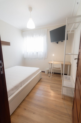 Appealing Double Bedroom in a 5-bedroom flat