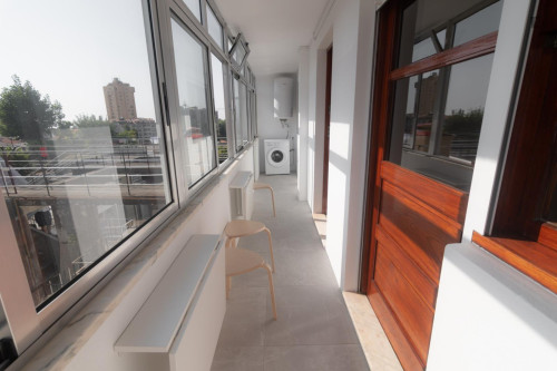 Appealing Double Bedroom in a 5-bedroom flat - Gallery - 6
