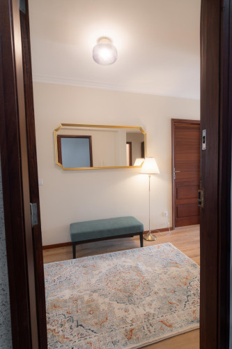 Appealing Double Bedroom in a 5-bedroom flat - Gallery - 14