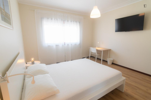 Elegant bedroom close to Santo Ovídio metro station