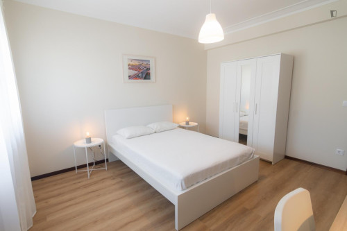 Pleasant bedroom near Santo Ovídio metro station