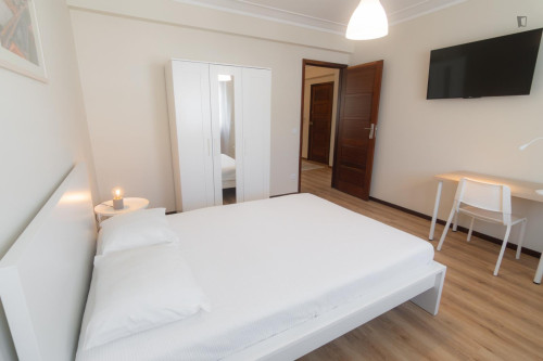 Pleasant bedroom near Santo Ovídio metro station