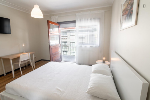 Pleasant bedroom near Santo Ovídio metro station