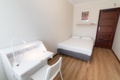 Pleasant Double Bedroom in Vila Nova de Gaia, very close to Porto