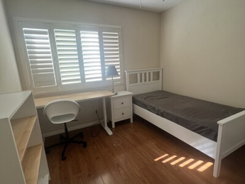 Quiet Room, Walk to IVC - Gallery - 6