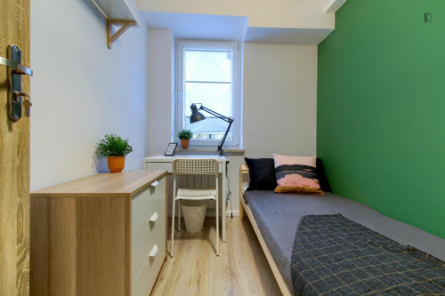 Very pleasant single bedroom in Gocław