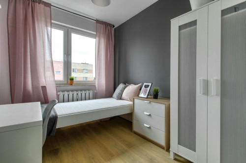 Homely single bedroom in Gocław