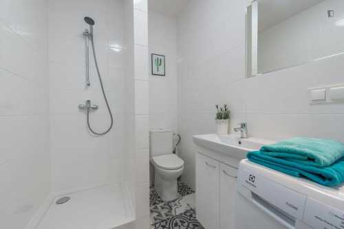 Neat single bedroom in Szczęśliwice