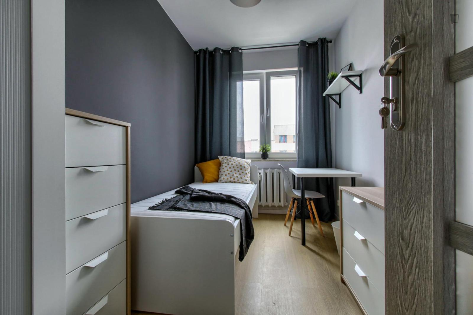 Inviting Single Bedroom In Gocław - 1