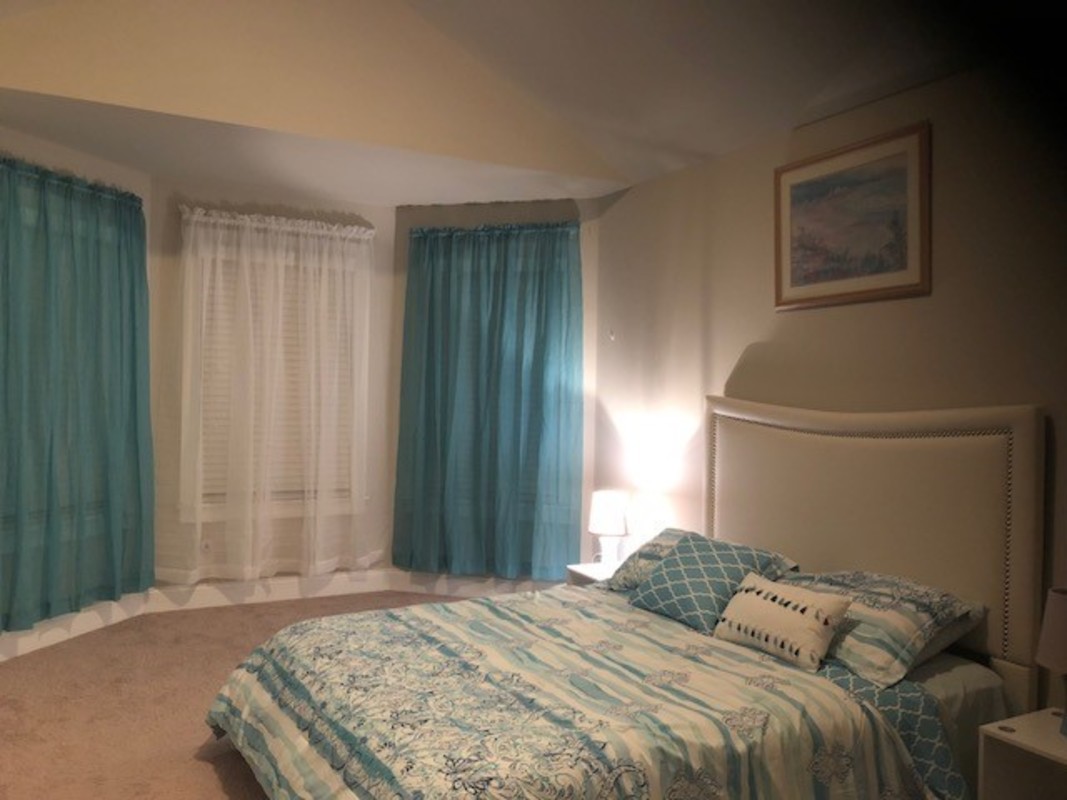 Room 1/ Large Sunny Bedroom(Full Room) - 1