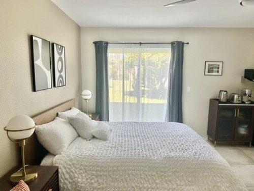Beautiful brightroom w/private bath - Gallery - 23