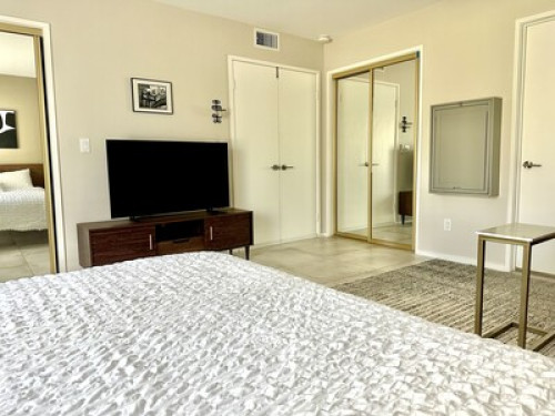 Beautiful brightroom w/private bath - Gallery - 21