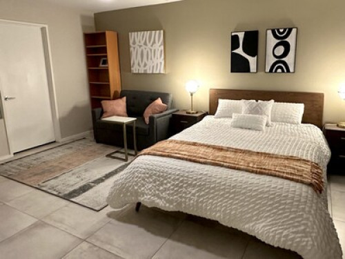Beautiful brightroom w/private bath - Gallery - 20