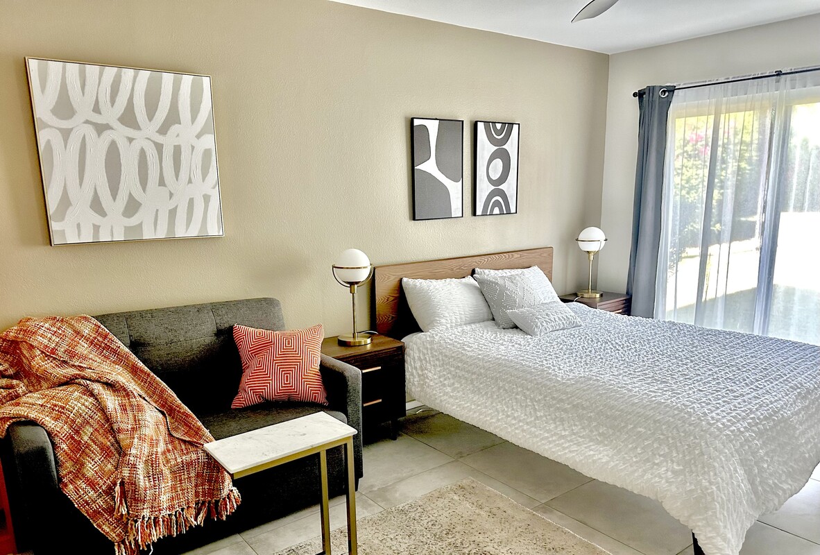 Beautiful Bright Bedroom With Private Bathroom(Full Room) - 1