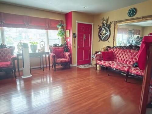 HOME WITH ACCESSIBLE TO EVERYTHING - Gallery - 8