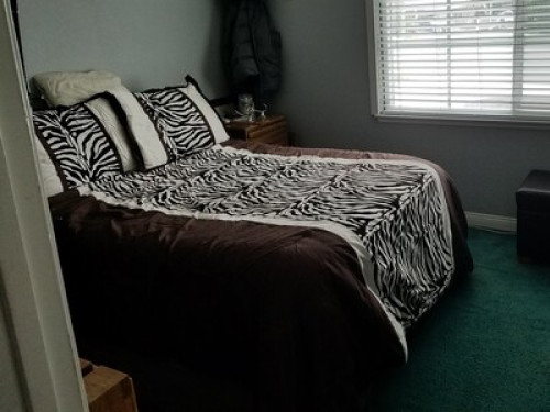 Room in Corona Calif. - Gallery - 7