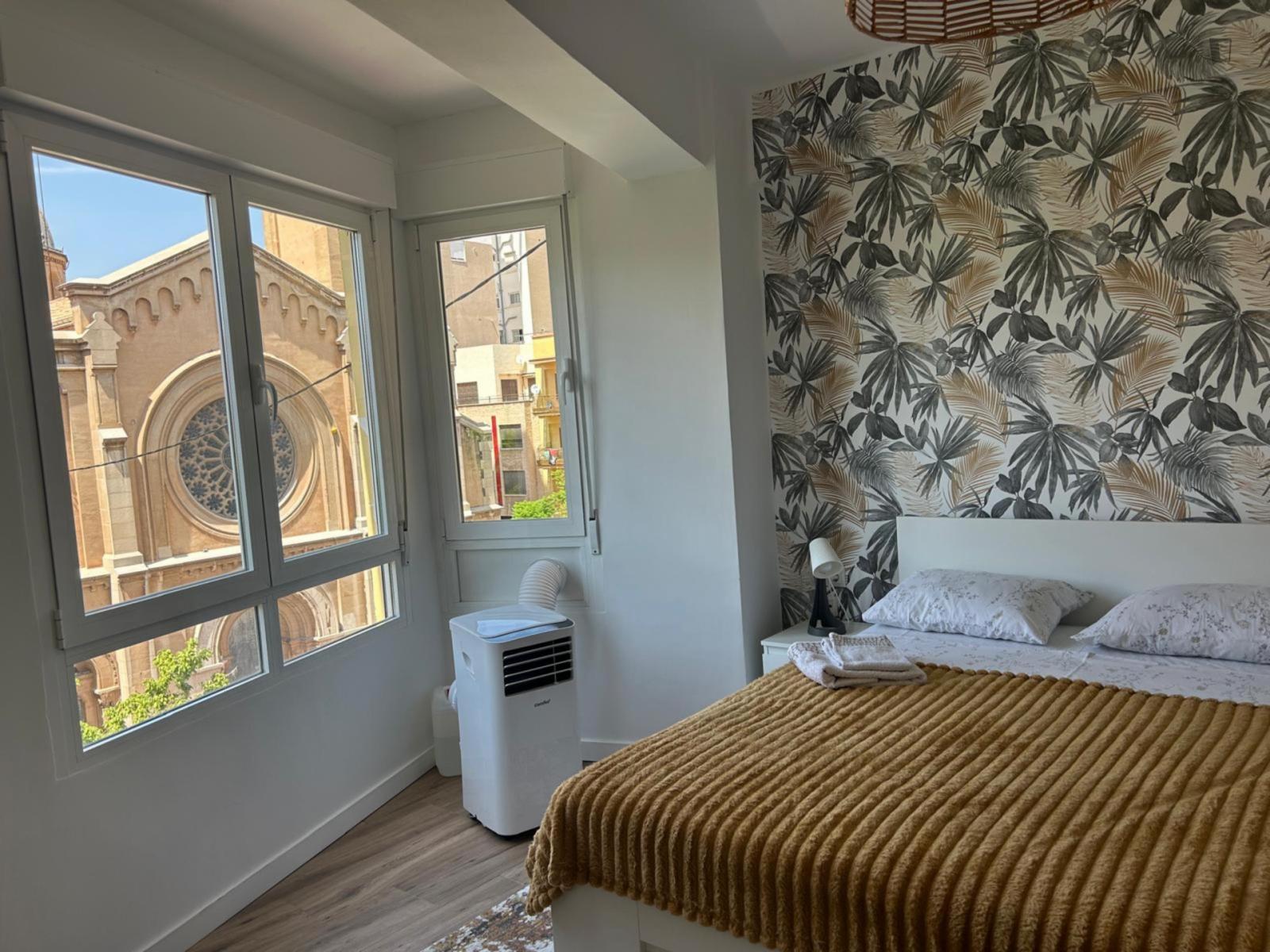 Spacious Double Bedroom In Modern Apartment In Central Castellón - Spacious double bedroom in modern apartment in central Castellón - Gallery - 1
