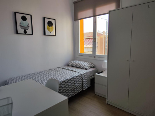 Cozy single bedroom ideally located between the city center and the university area