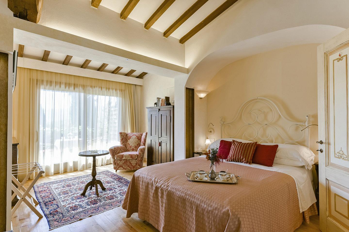 2 Superior Double Room With Ensuite Bathroom - Tranquil Villa Retreat in Chianti Hills with Pool, Dining & More - Gallery - 13