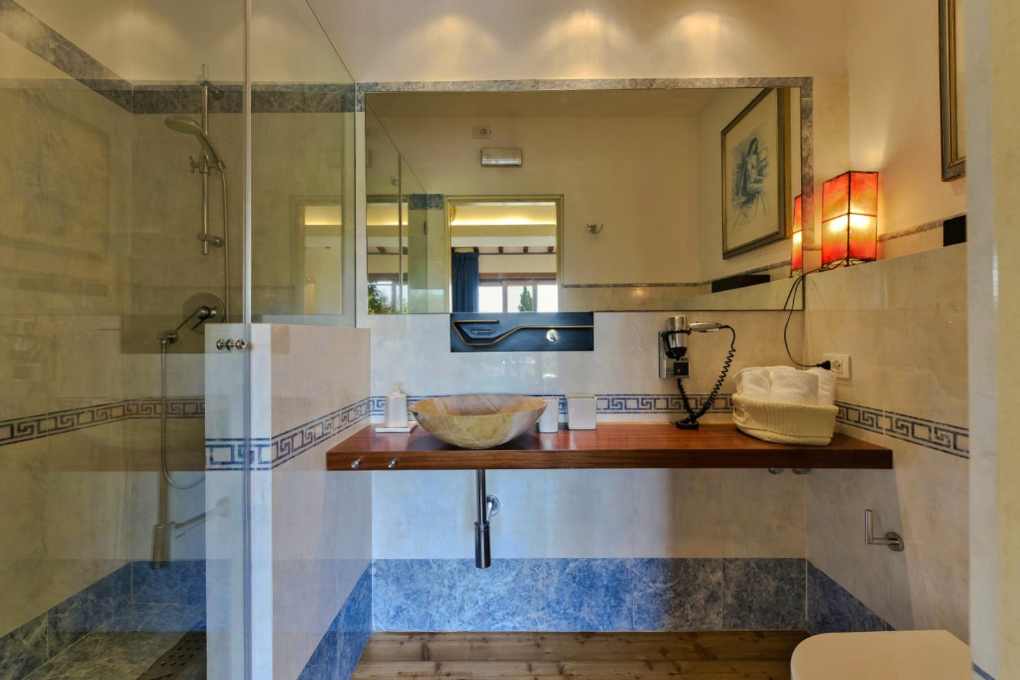 2 Superior Double Room With Ensuite Bathroom - Tranquil Villa Retreat in Chianti Hills with Pool, Dining & More - Gallery - 16
