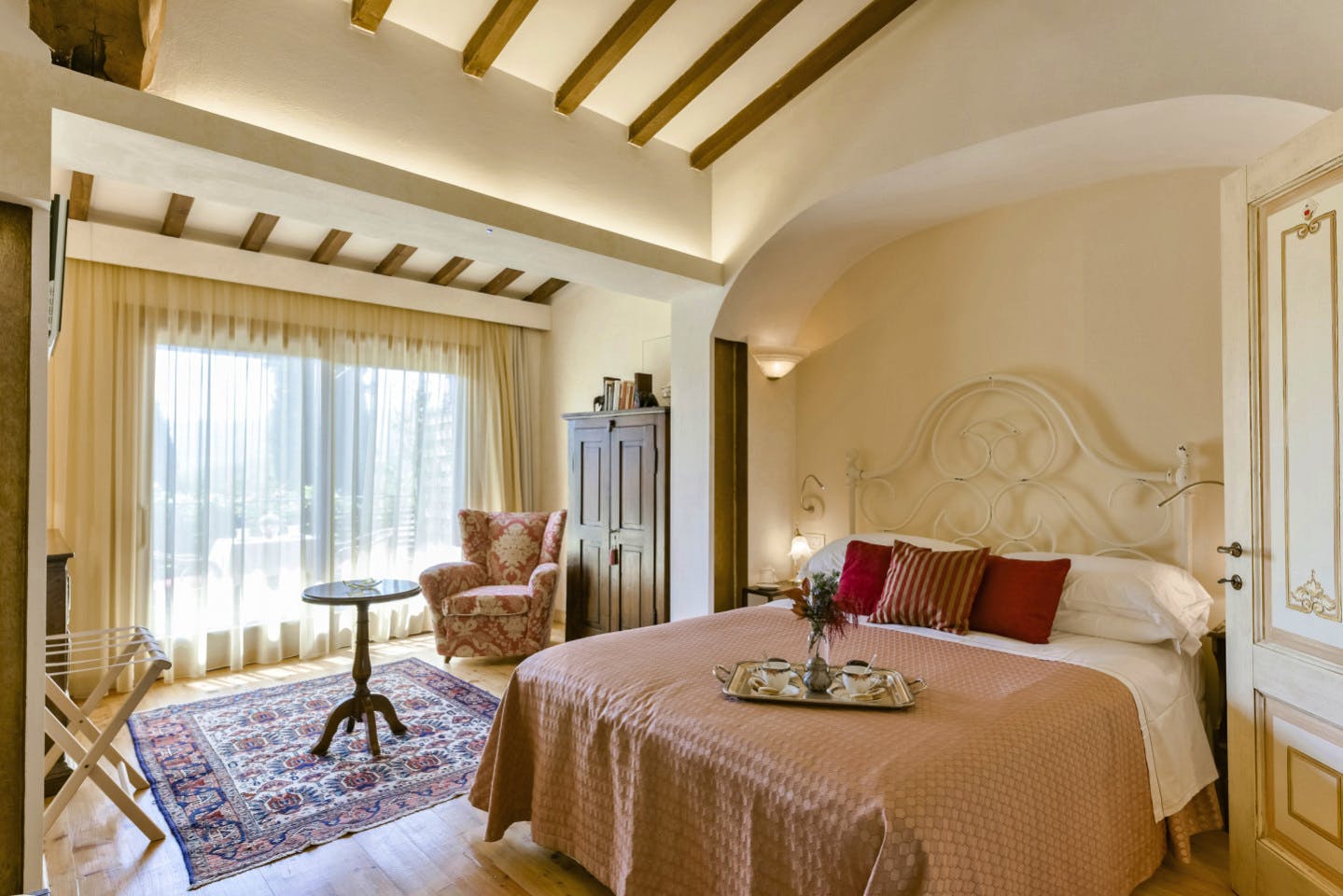 2 Superior Double Room With Ensuite Bathroom - Tranquil Villa Retreat in Chianti Hills with Pool, Dining & More - Gallery - 6