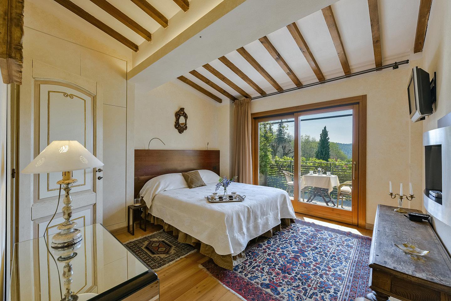 2 Superior Double Room With Ensuite Bathroom - Tranquil Villa Retreat in Chianti Hills with Pool, Dining & More - Gallery - 11