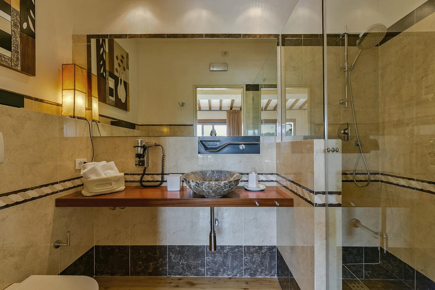 1 Superior Double Room Use Singol With Ensuite Bathroom - Tranquil Villa Retreat in Chianti Hills with Pool, Dining & More - Gallery - 6