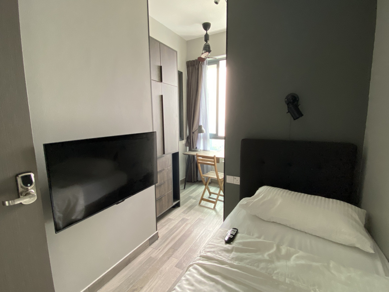 Private Single Bed - Desk With A View! (R4) - 8