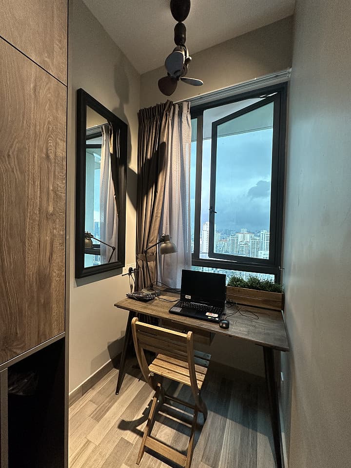Private Single Bed - Desk With A View! (R4) - 21