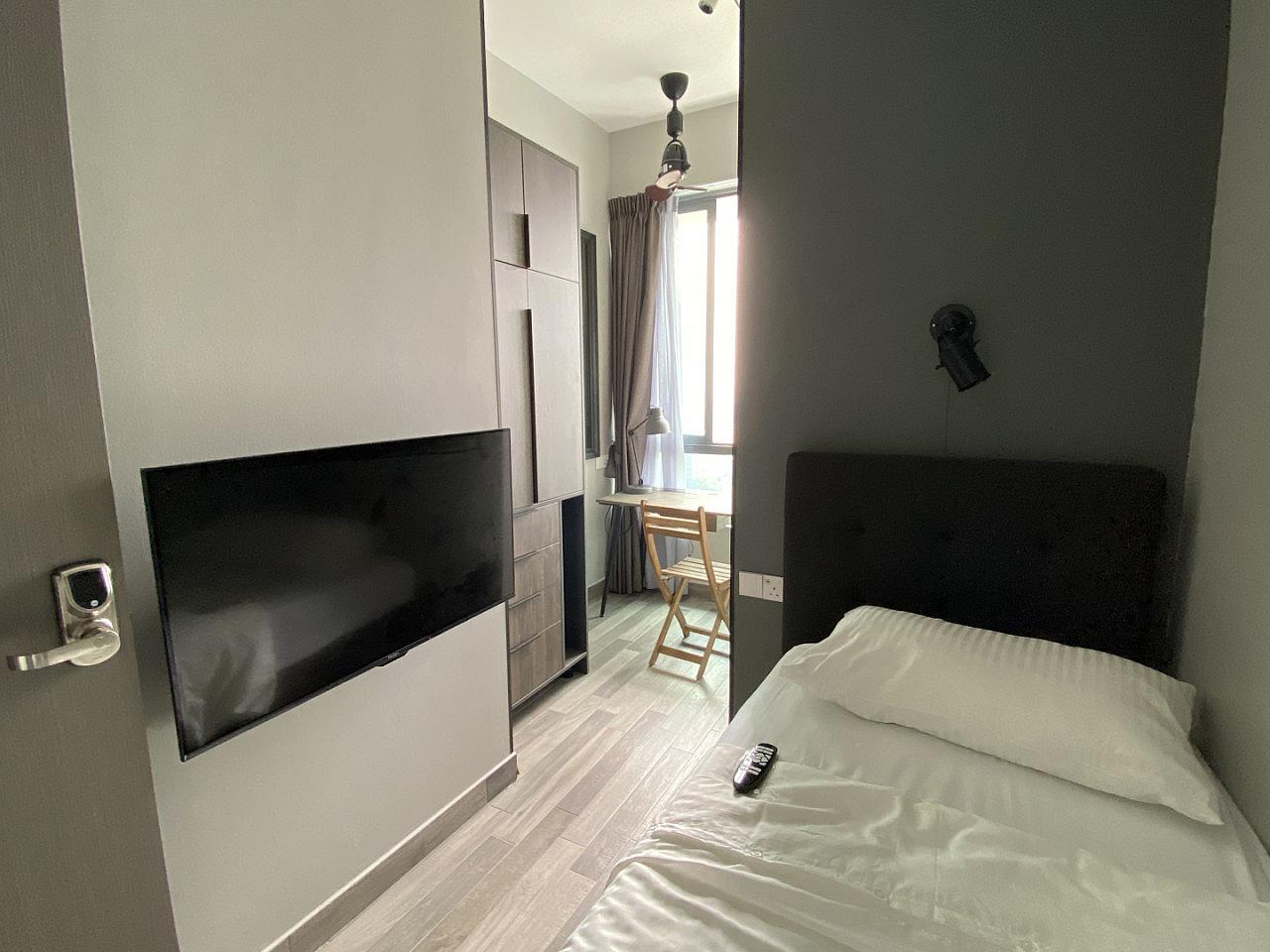 Private Single Bed - Desk With A View! (R4) - 18
