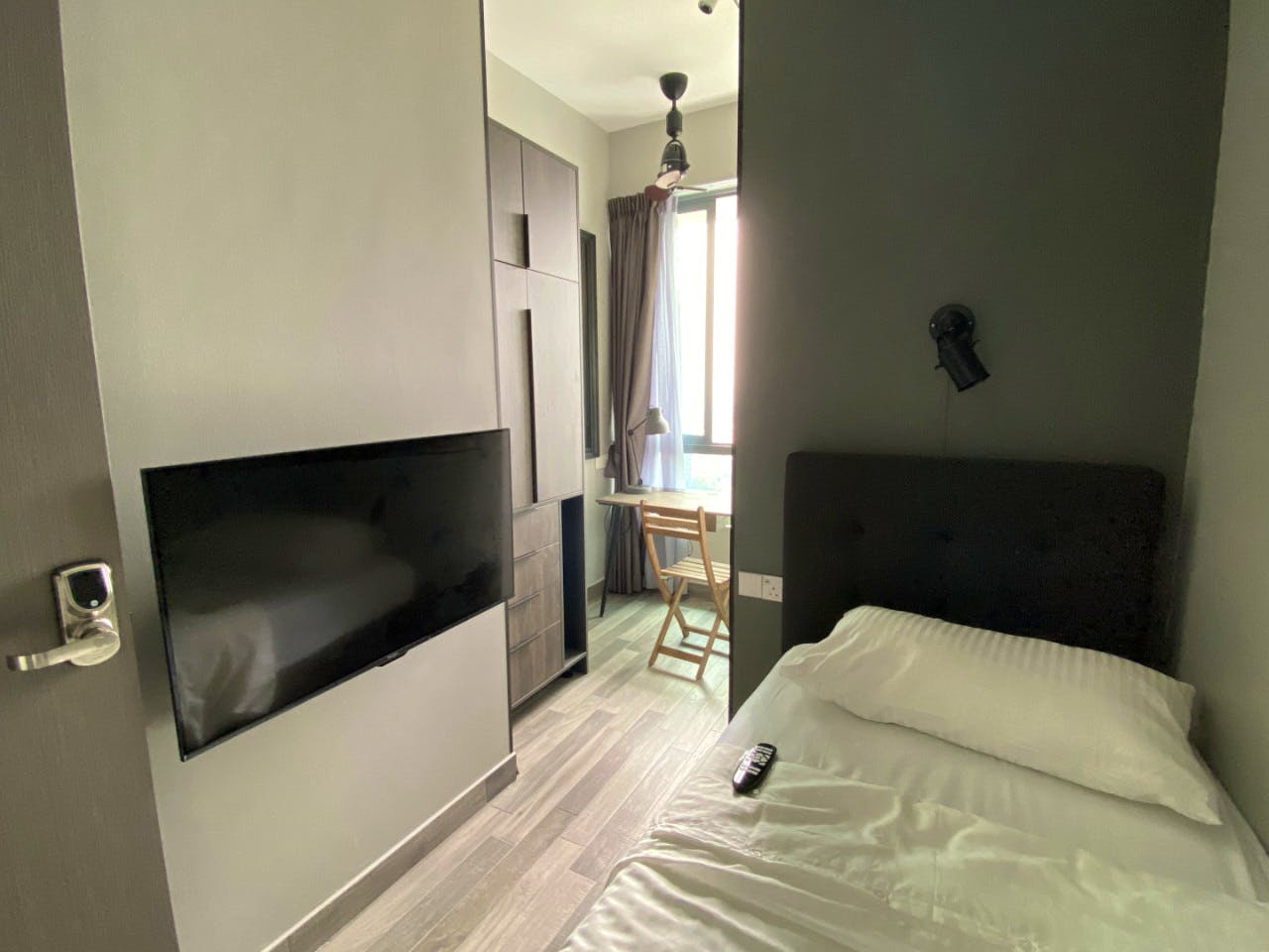 Private Single Bed - Desk With A View! (R4) - 3