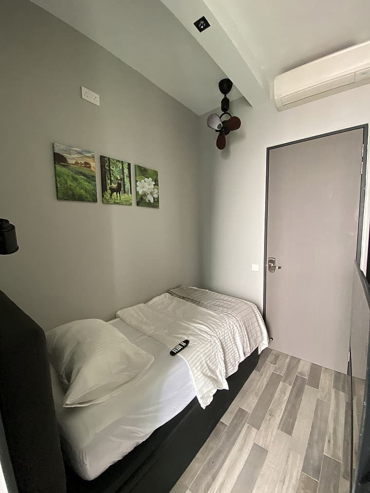 Private Single Bed - Desk With A View! (R4) - 17