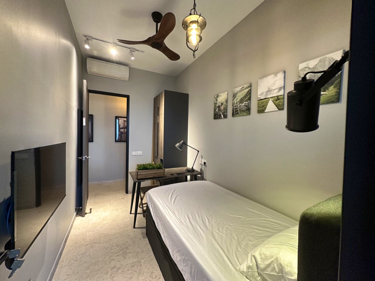 Private Super Single Bed With Personal Balcony (R1) - 1