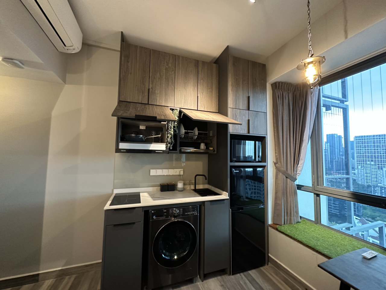 Standard Studio | Own Bath, Kitchenette, Washer & Dryer (S2) - 10