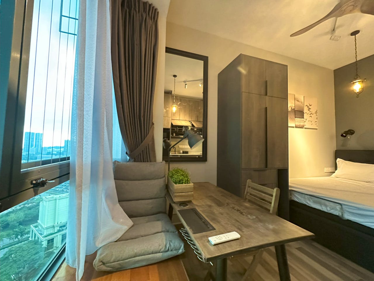 Standard Studio | Own Bath, Kitchenette, Washer & Dryer (S2) - 4