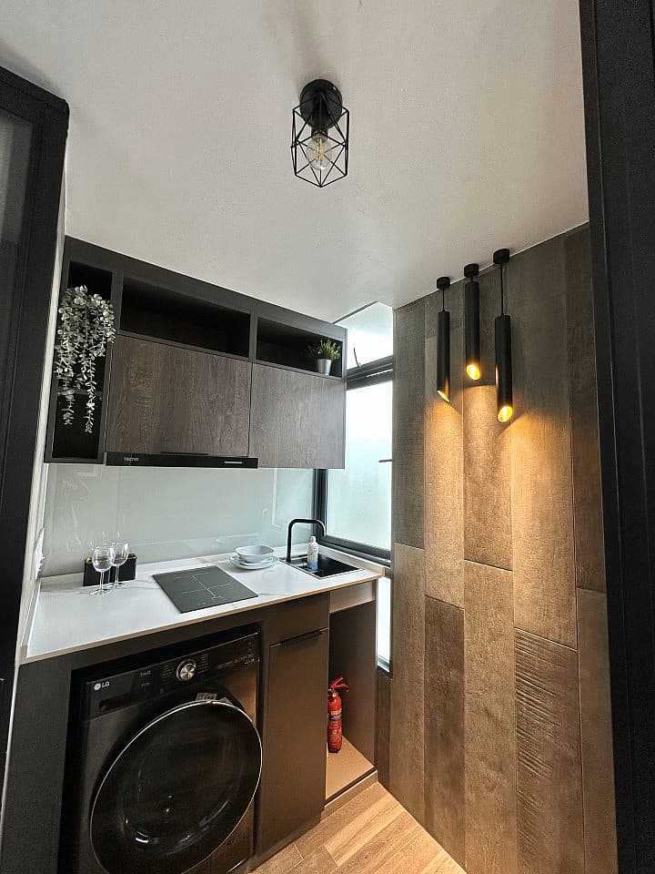 Luxury Studio | Own Bath, Kitchenette & Washer/Dryer (S1) - 52