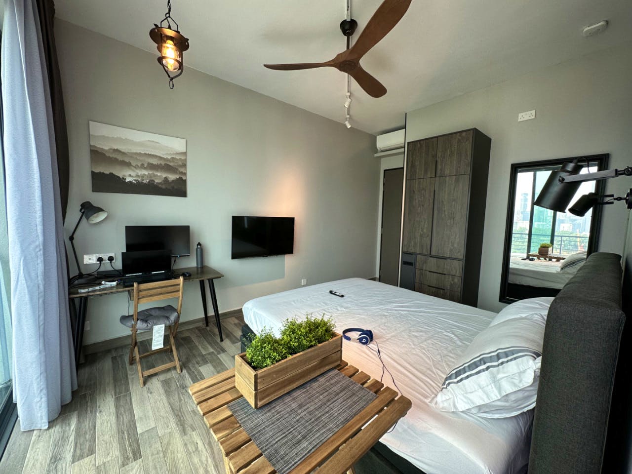 Luxury Studio | Own Bath, Kitchenette & Washer/Dryer (S1) - 4