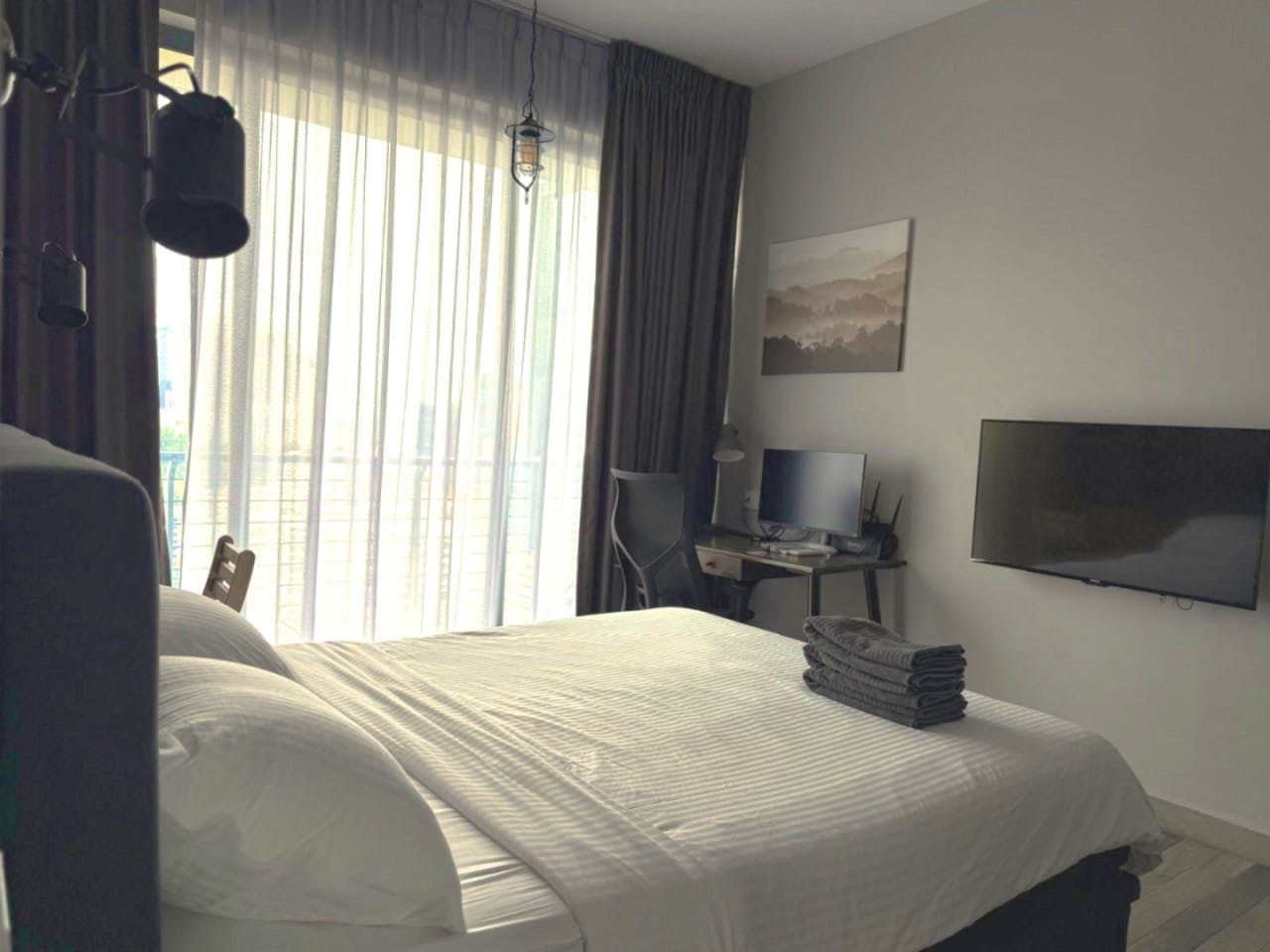 Luxury Studio | Own Bath, Kitchenette & Washer/Dryer (S1) - 2