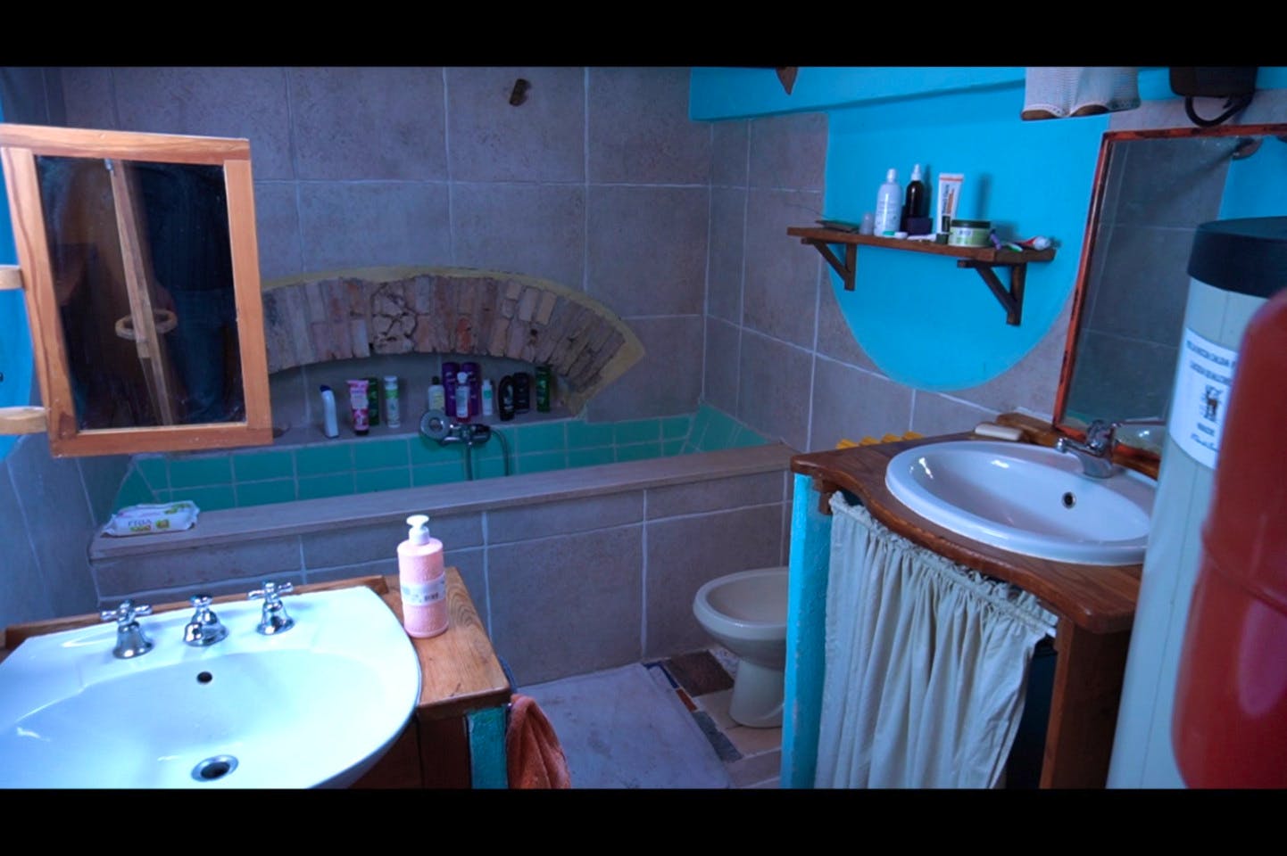 Bed In A 3-Bed Mixed Gender Room - 2