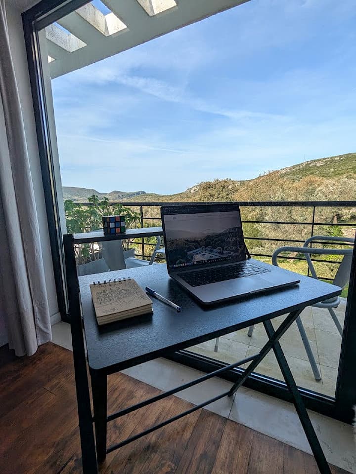 Balcony Rooms - Charming Rural Coliving with Scenic Nature Views in Alvados - Gallery - 16